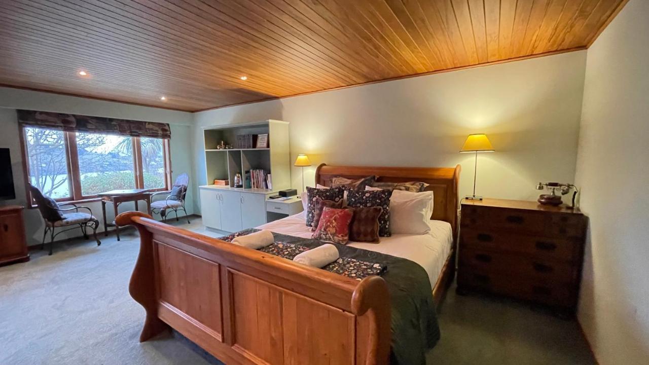 Suite with Lake View,1330019246:JPEG